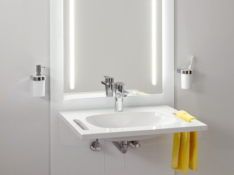 Lavabo réglable en hauteur avec miroir